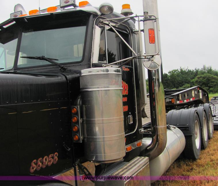 image for item 4854 1989 Peterbilt Conventional 379 semi truck
