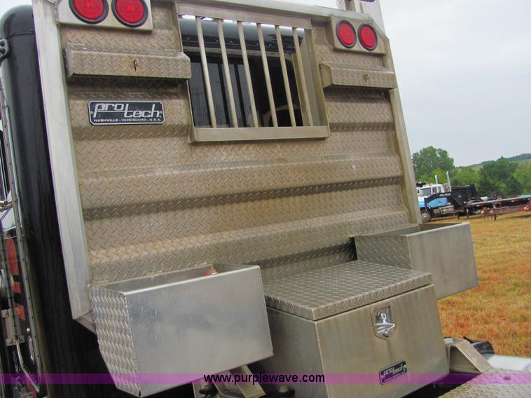 image for item 4854 1989 Peterbilt Conventional 379 semi truck
