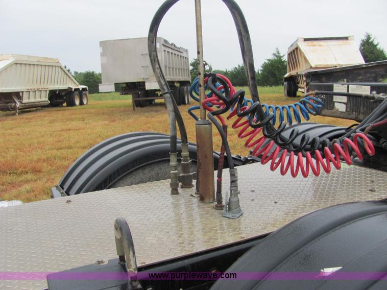 image for item 4854 1989 Peterbilt Conventional 379 semi truck