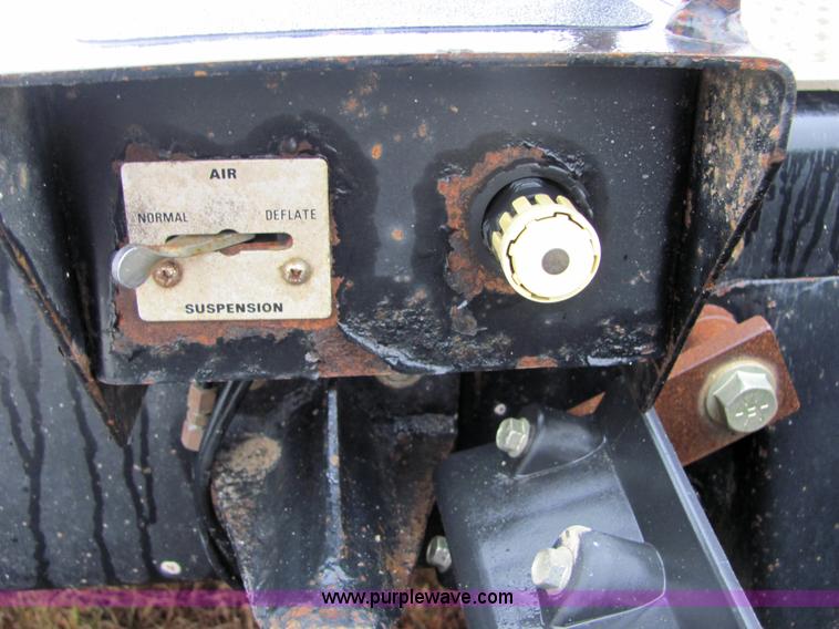 image for item 4854 1989 Peterbilt Conventional 379 semi truck