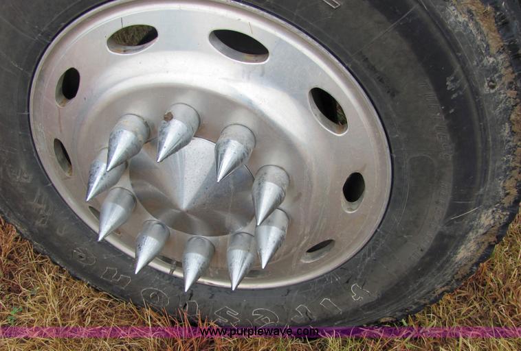 image for item 4854 1989 Peterbilt Conventional 379 semi truck