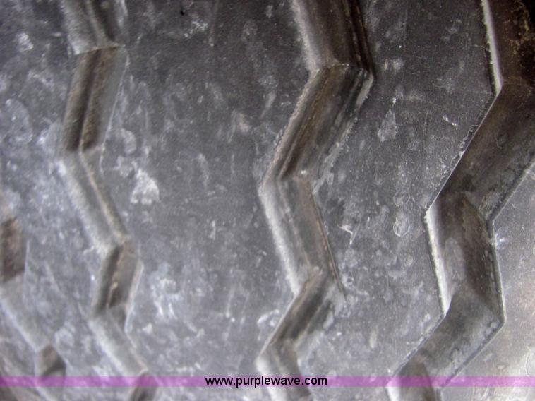 image for item 4854 1989 Peterbilt Conventional 379 semi truck