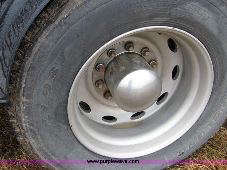 image for item 4854 1989 Peterbilt Conventional 379 semi truck