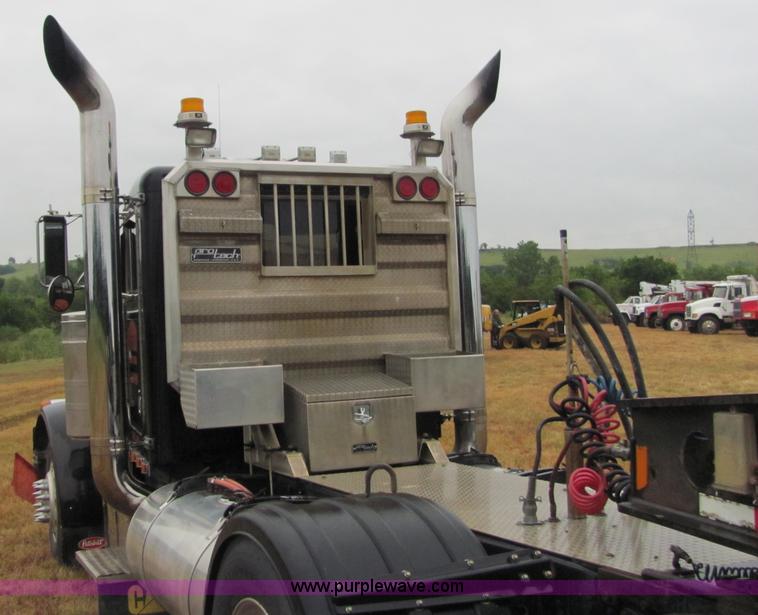 image for item 4854 1989 Peterbilt Conventional 379 semi truck