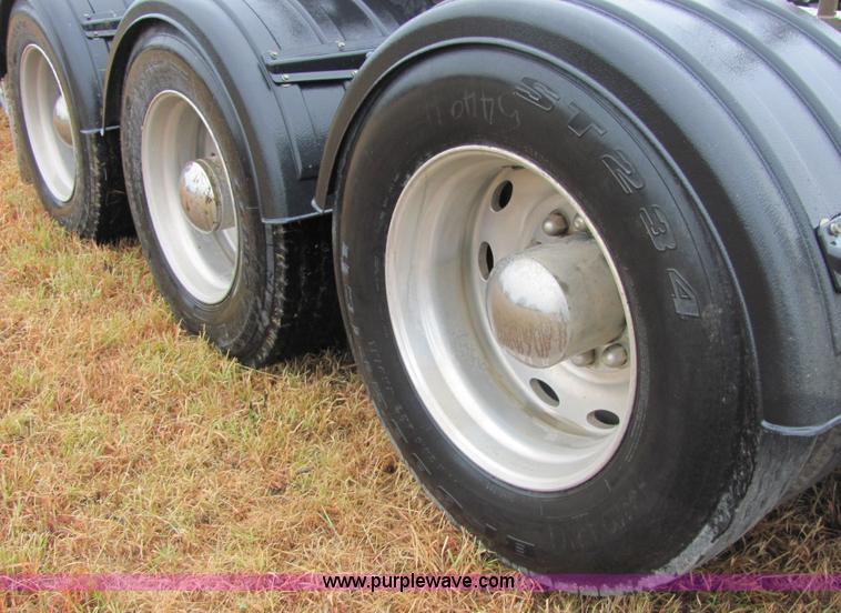 image for item 4854 1989 Peterbilt Conventional 379 semi truck