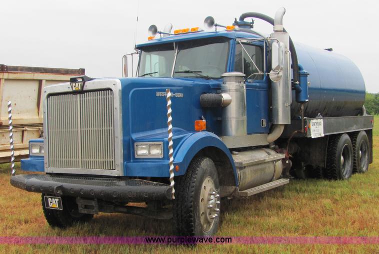image for item 4856 1989 Western Star 4964F vacuum truck