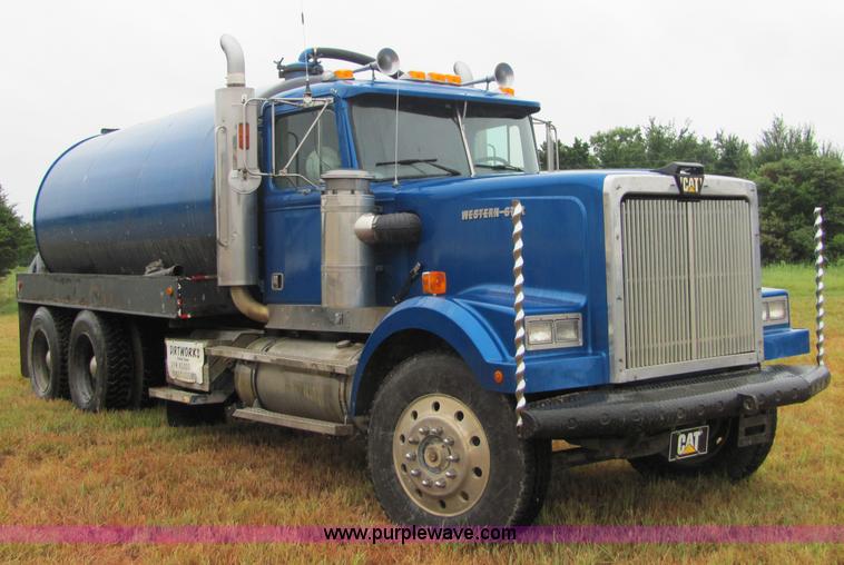 image for item 4856 1989 Western Star 4964F vacuum truck