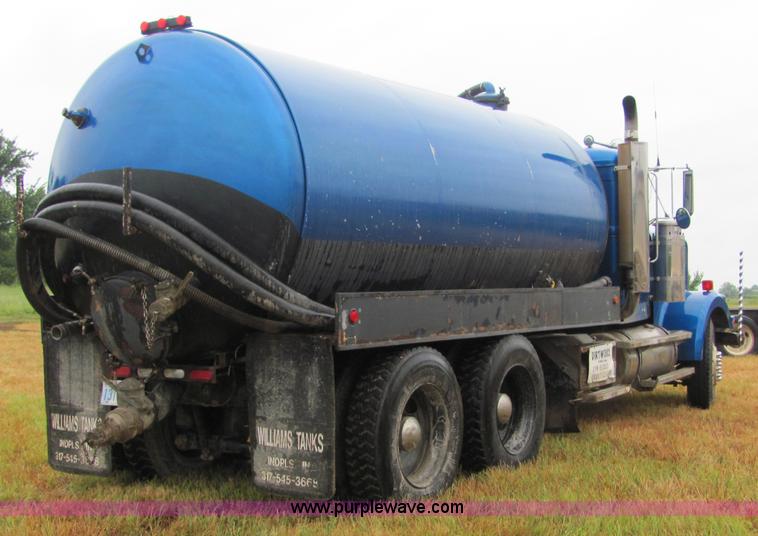 image for item 4856 1989 Western Star 4964F vacuum truck