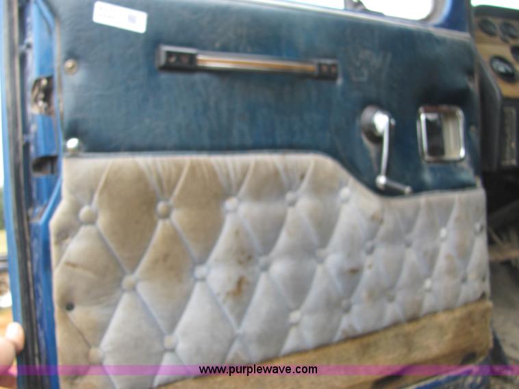 image for item 4856 1989 Western Star 4964F vacuum truck