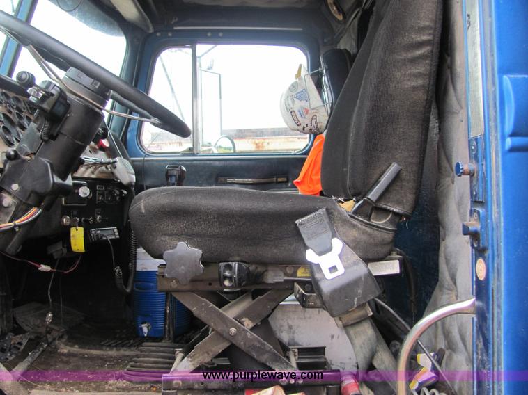 image for item 4856 1989 Western Star 4964F vacuum truck