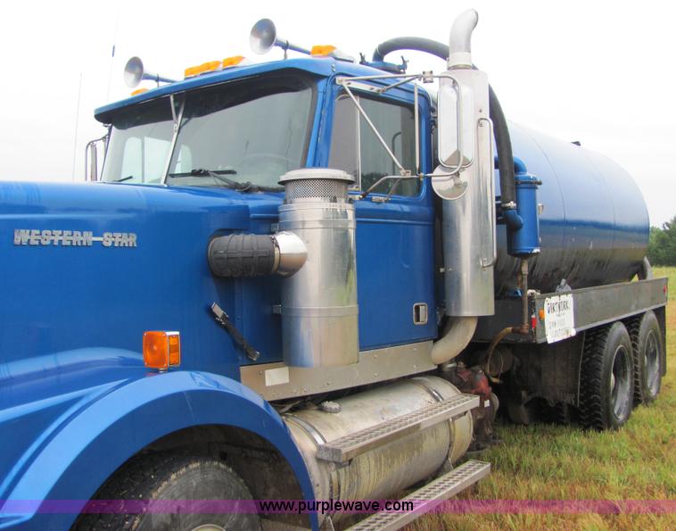 image for item 4856 1989 Western Star 4964F vacuum truck