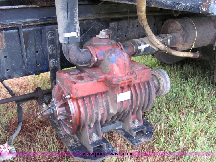 image for item 4856 1989 Western Star 4964F vacuum truck
