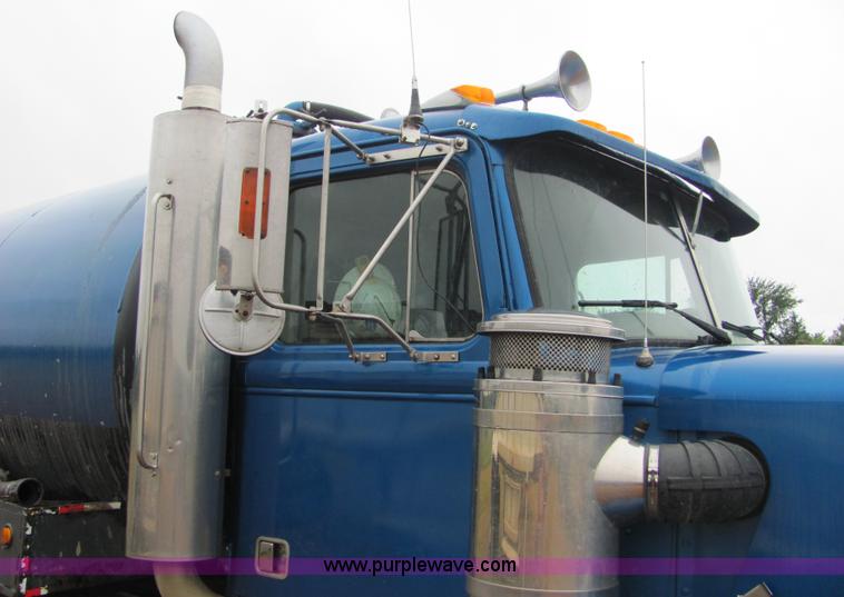 image for item 4856 1989 Western Star 4964F vacuum truck