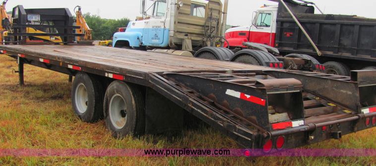 image for item 4863 2001 Pro Trak 24' dual tandem axle gooseneck trailer