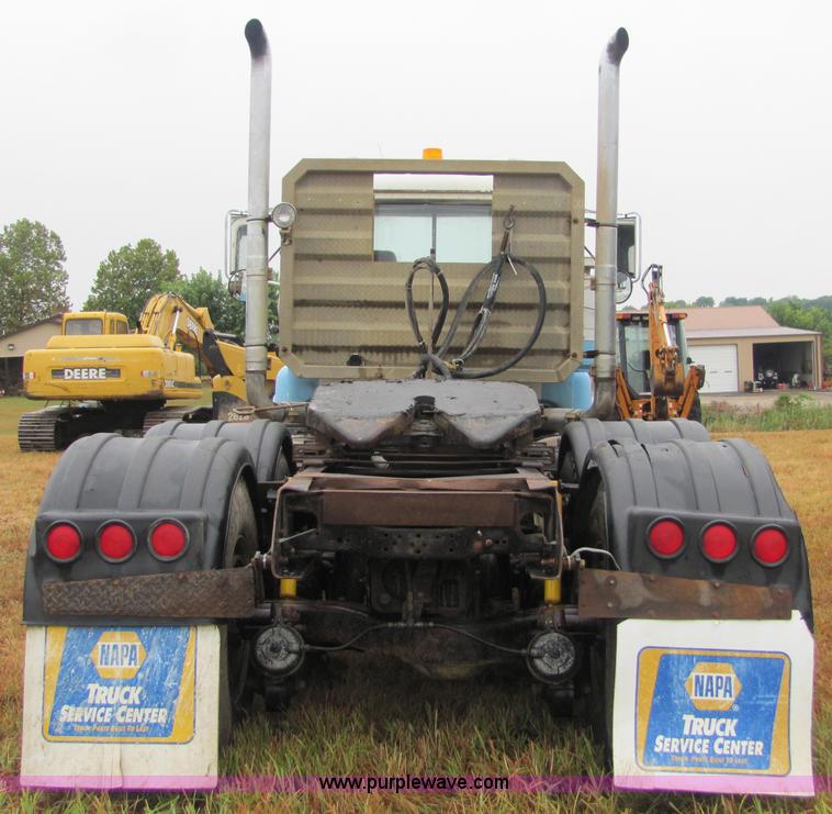 image for item 4864 1985 Mack RS688LST semi truck