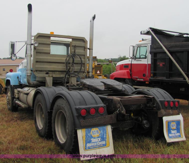 image for item 4864 1985 Mack RS688LST semi truck