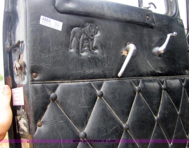 image for item 4864 1985 Mack RS688LST semi truck