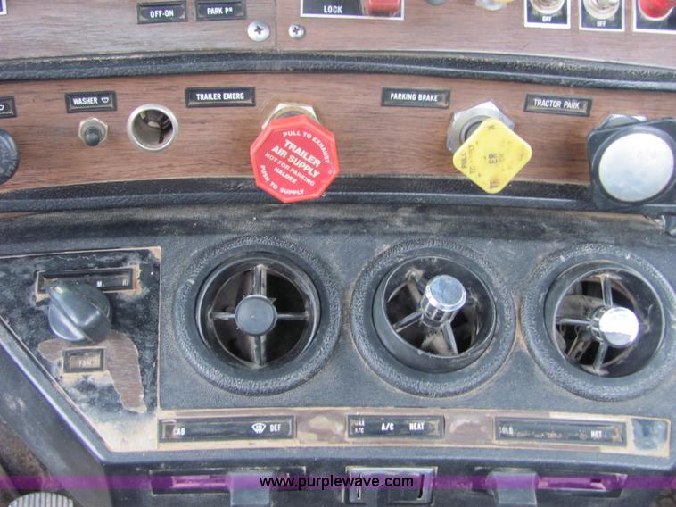 image for item 4864 1985 Mack RS688LST semi truck