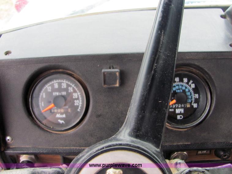 image for item 4864 1985 Mack RS688LST semi truck