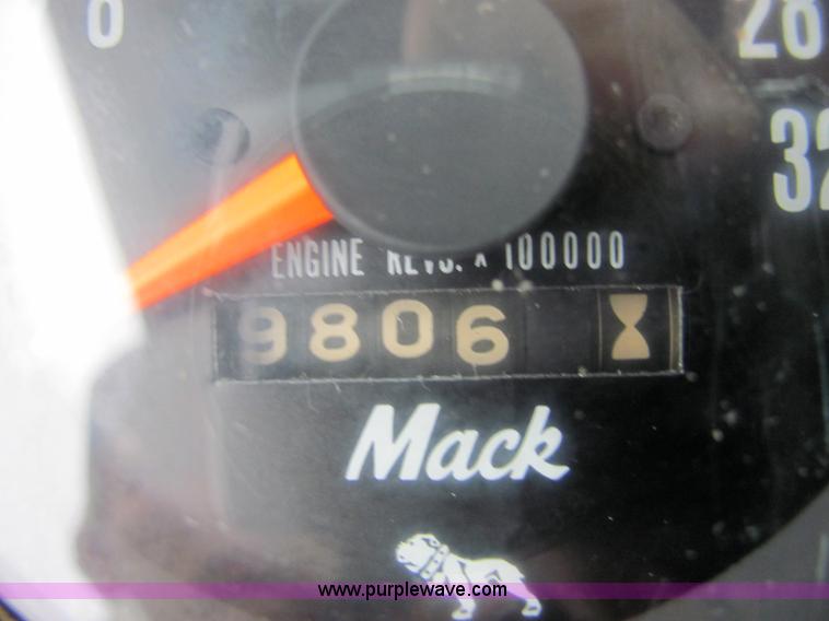 image for item 4864 1985 Mack RS688LST semi truck