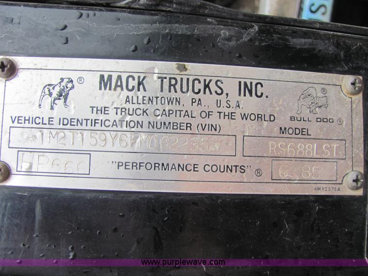 image for item 4864 1985 Mack RS688LST semi truck