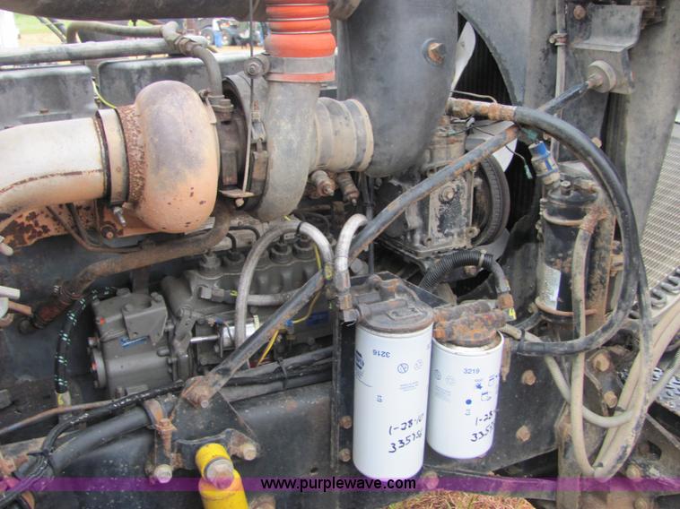 image for item 4864 1985 Mack RS688LST semi truck