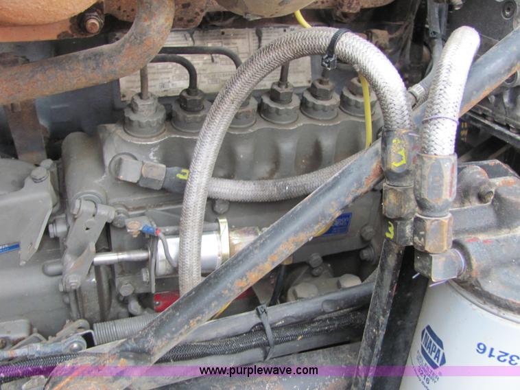 image for item 4864 1985 Mack RS688LST semi truck