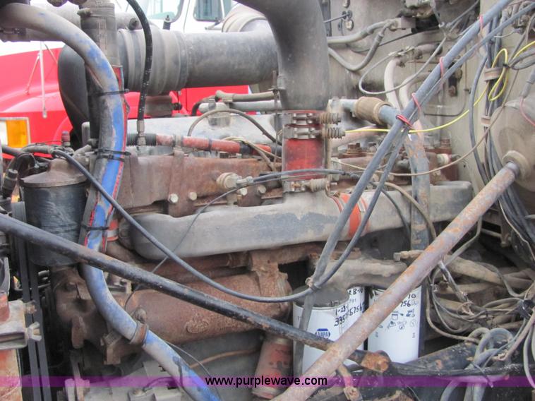 image for item 4864 1985 Mack RS688LST semi truck