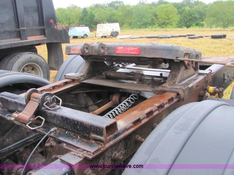 image for item 4864 1985 Mack RS688LST semi truck