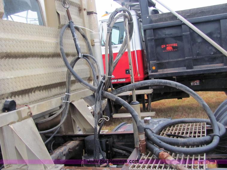 image for item 4864 1985 Mack RS688LST semi truck