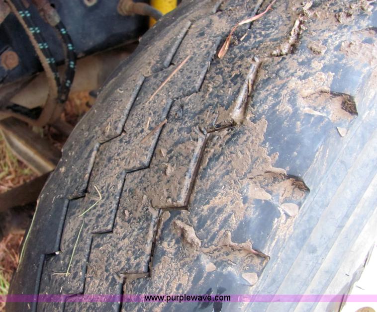 image for item 4864 1985 Mack RS688LST semi truck