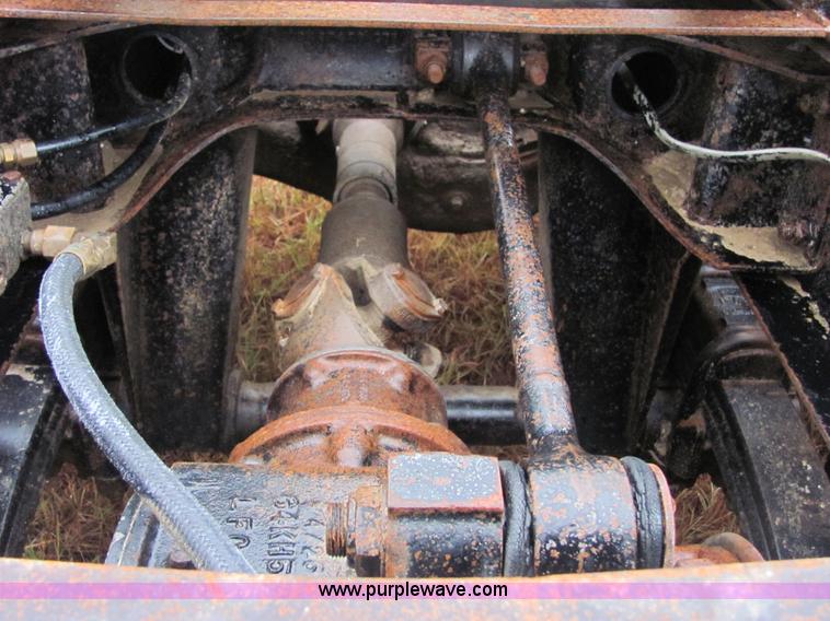 image for item 4864 1985 Mack RS688LST semi truck