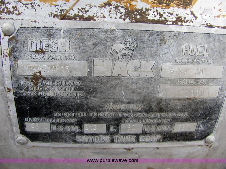 image for item 4864 1985 Mack RS688LST semi truck