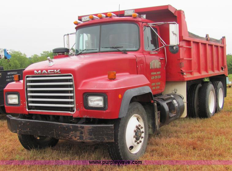 image for item 4867 1994 Mack RD688S dump truck