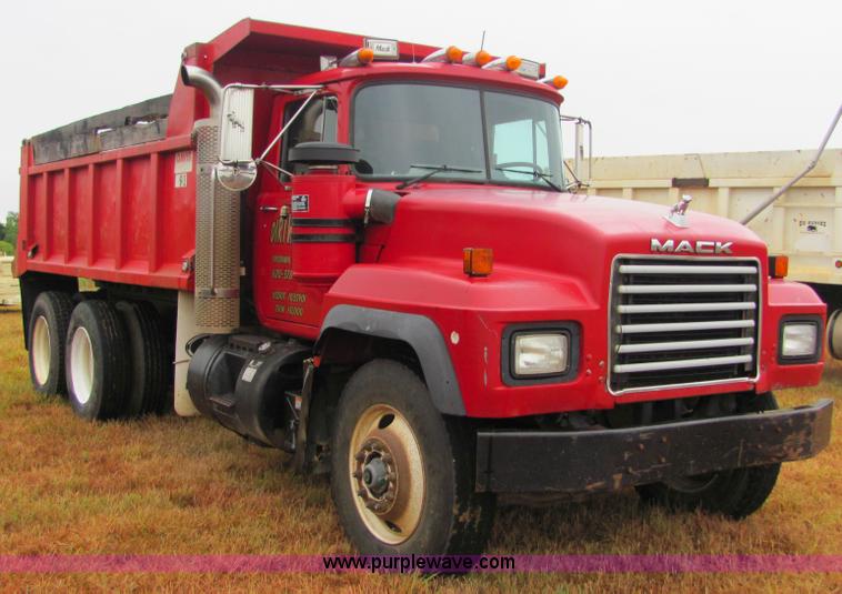 image for item 4867 1994 Mack RD688S dump truck