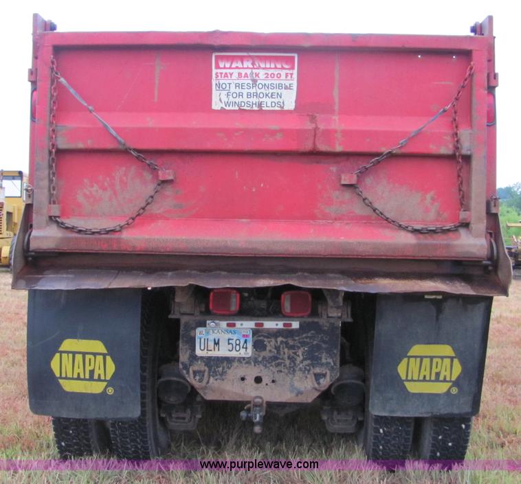 image for item 4867 1994 Mack RD688S dump truck