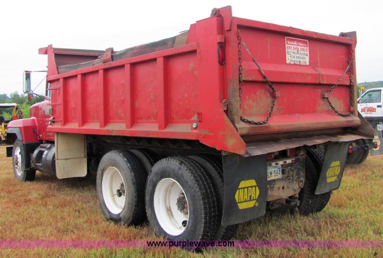 image for item 4867 1994 Mack RD688S dump truck