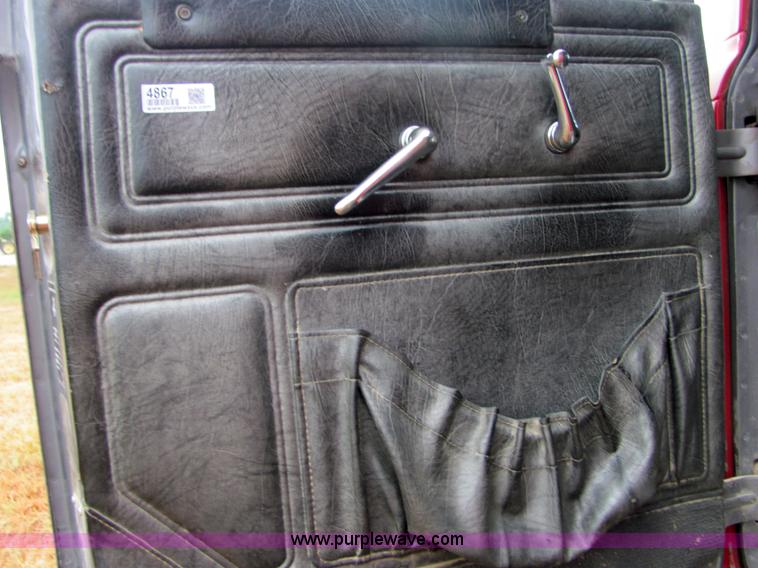 image for item 4867 1994 Mack RD688S dump truck