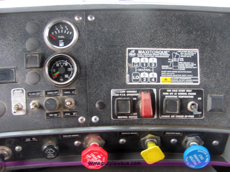 image for item 4867 1994 Mack RD688S dump truck