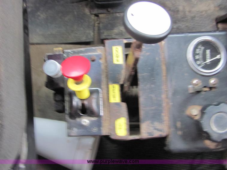 image for item 4867 1994 Mack RD688S dump truck