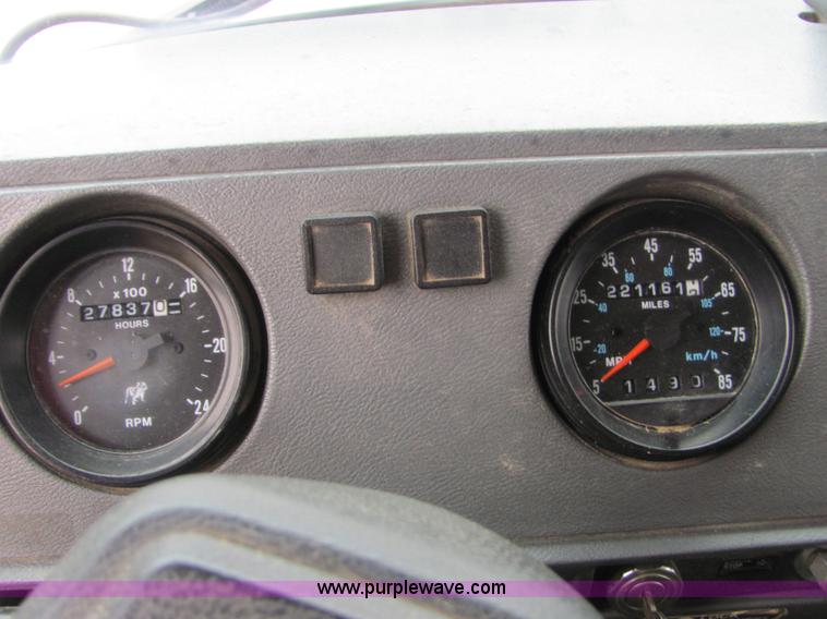 image for item 4867 1994 Mack RD688S dump truck