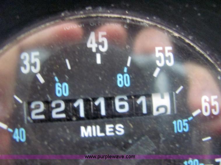 image for item 4867 1994 Mack RD688S dump truck