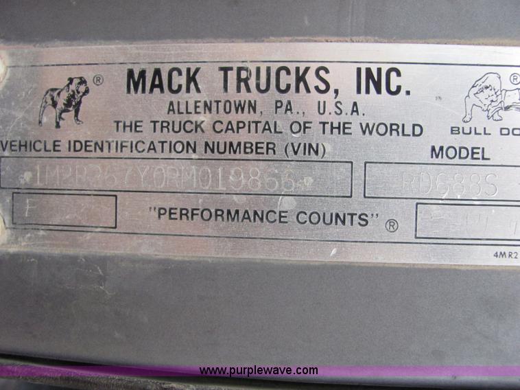 image for item 4867 1994 Mack RD688S dump truck