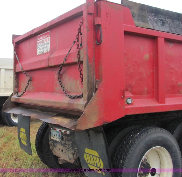 image for item 4867 1994 Mack RD688S dump truck