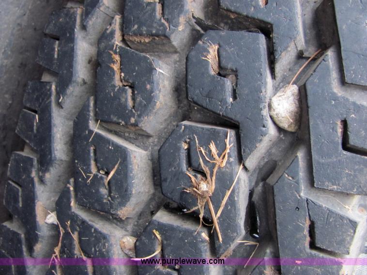 image for item 4867 1994 Mack RD688S dump truck