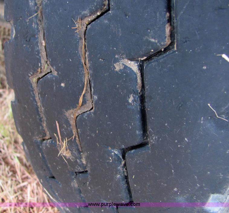 image for item 4867 1994 Mack RD688S dump truck