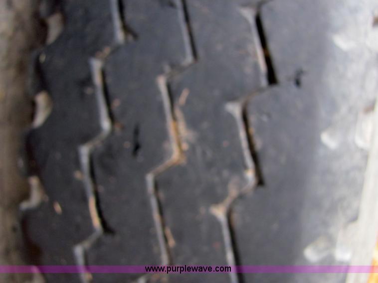 image for item 4867 1994 Mack RD688S dump truck