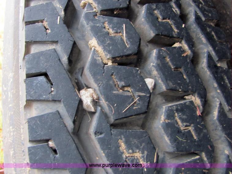 image for item 4867 1994 Mack RD688S dump truck