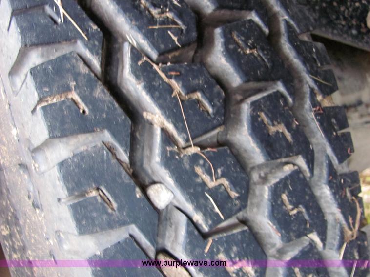 image for item 4867 1994 Mack RD688S dump truck