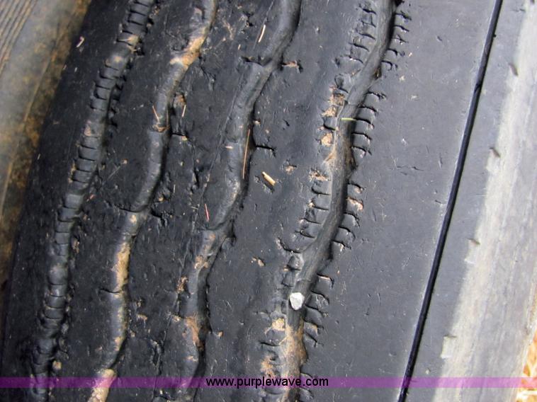 image for item 4867 1994 Mack RD688S dump truck